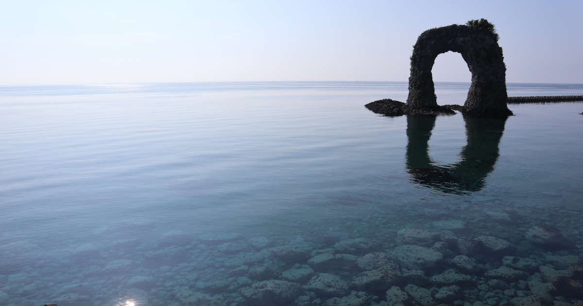 青い海となべつる岩